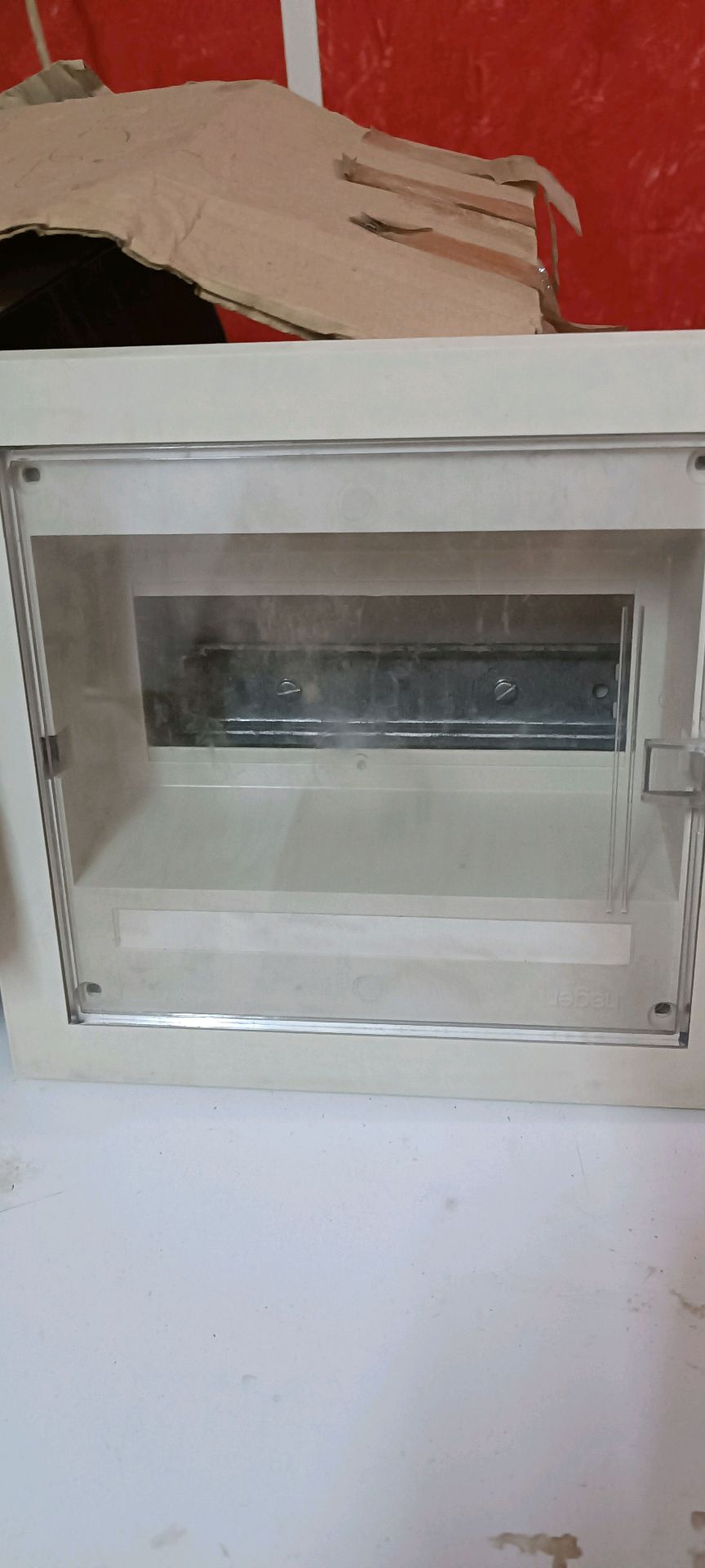 Hager G108 صندوق توزيع كهربائي