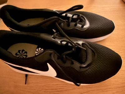 Nike Black Sneakers