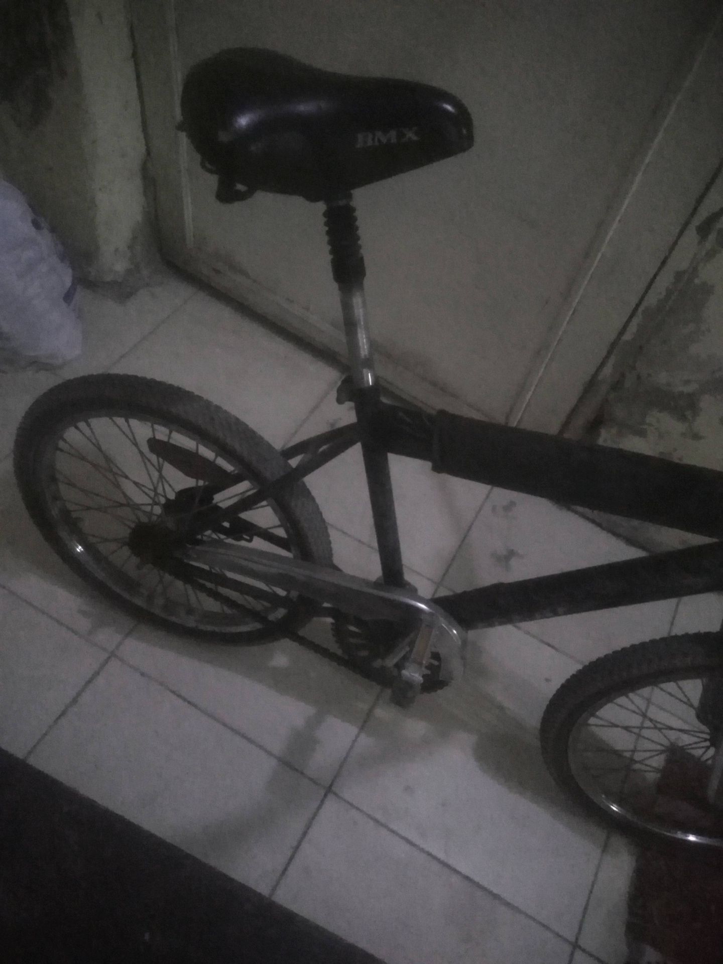 دراجة BMX سوداء
