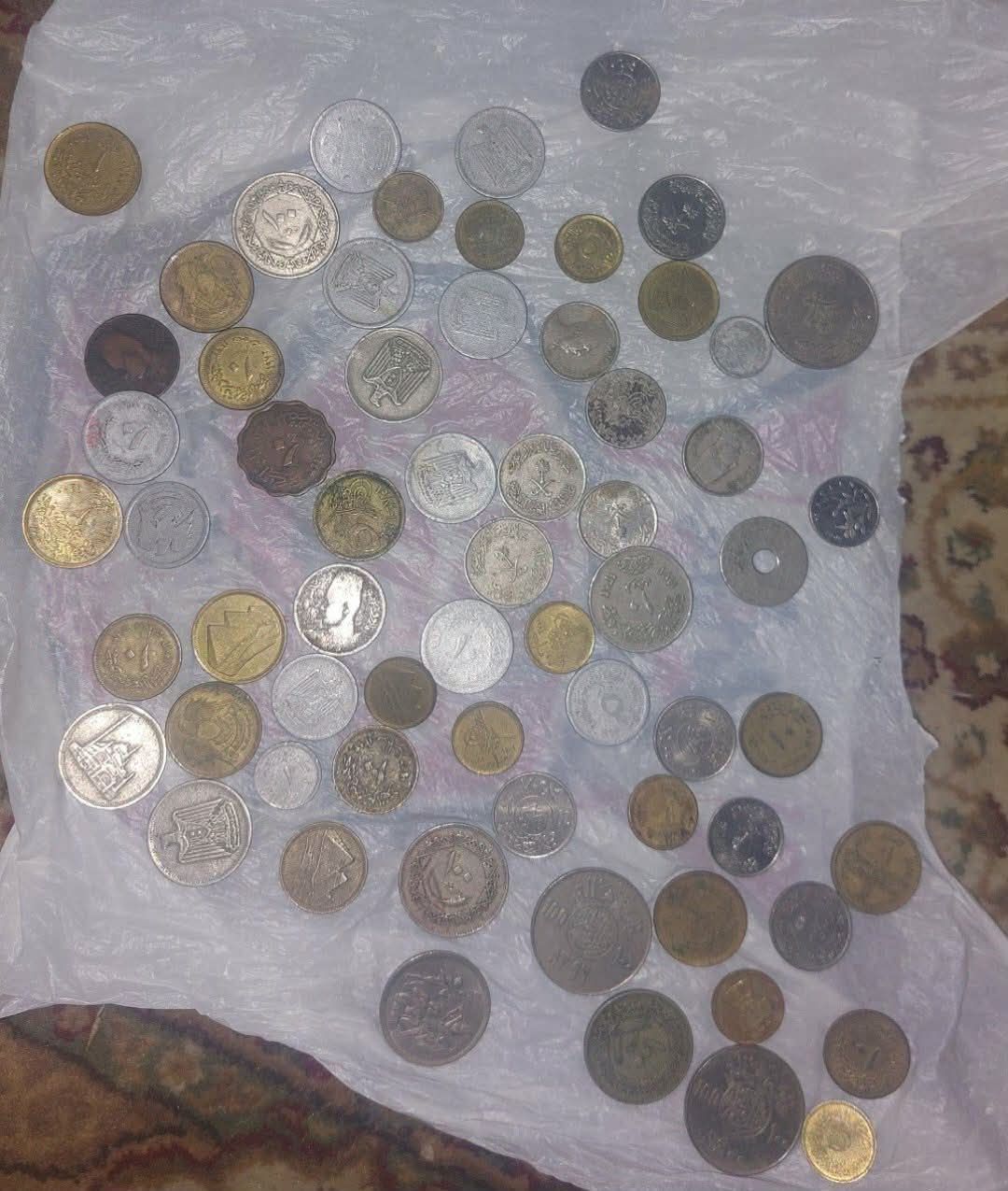 مجموعة نقود معدنية متنوعة