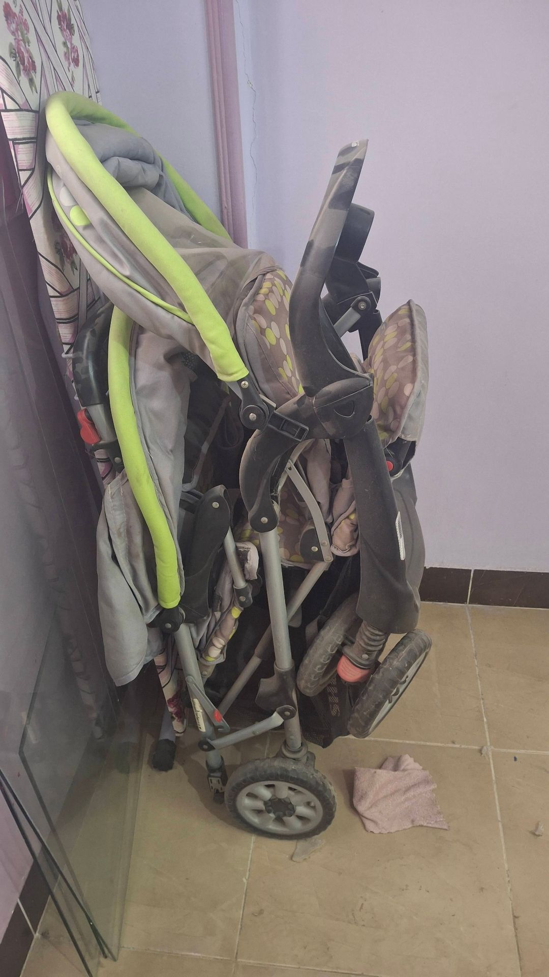 عربة أطفال مزدوجة