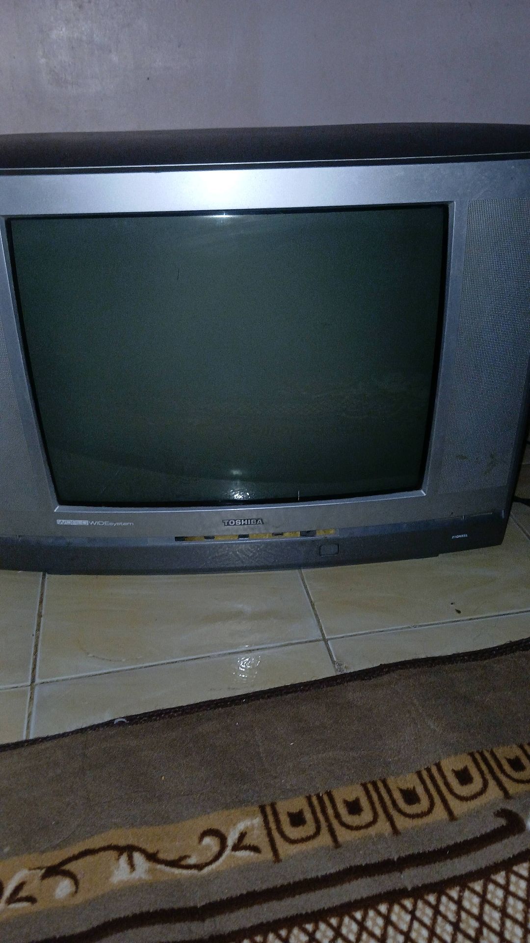تلفاز توشيبا CRT قديم