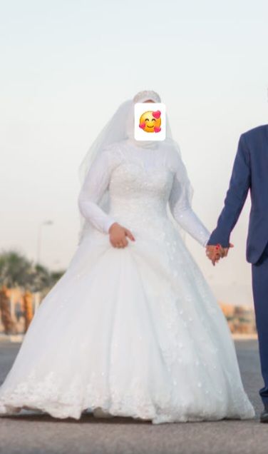 فستان زفاف أبيض