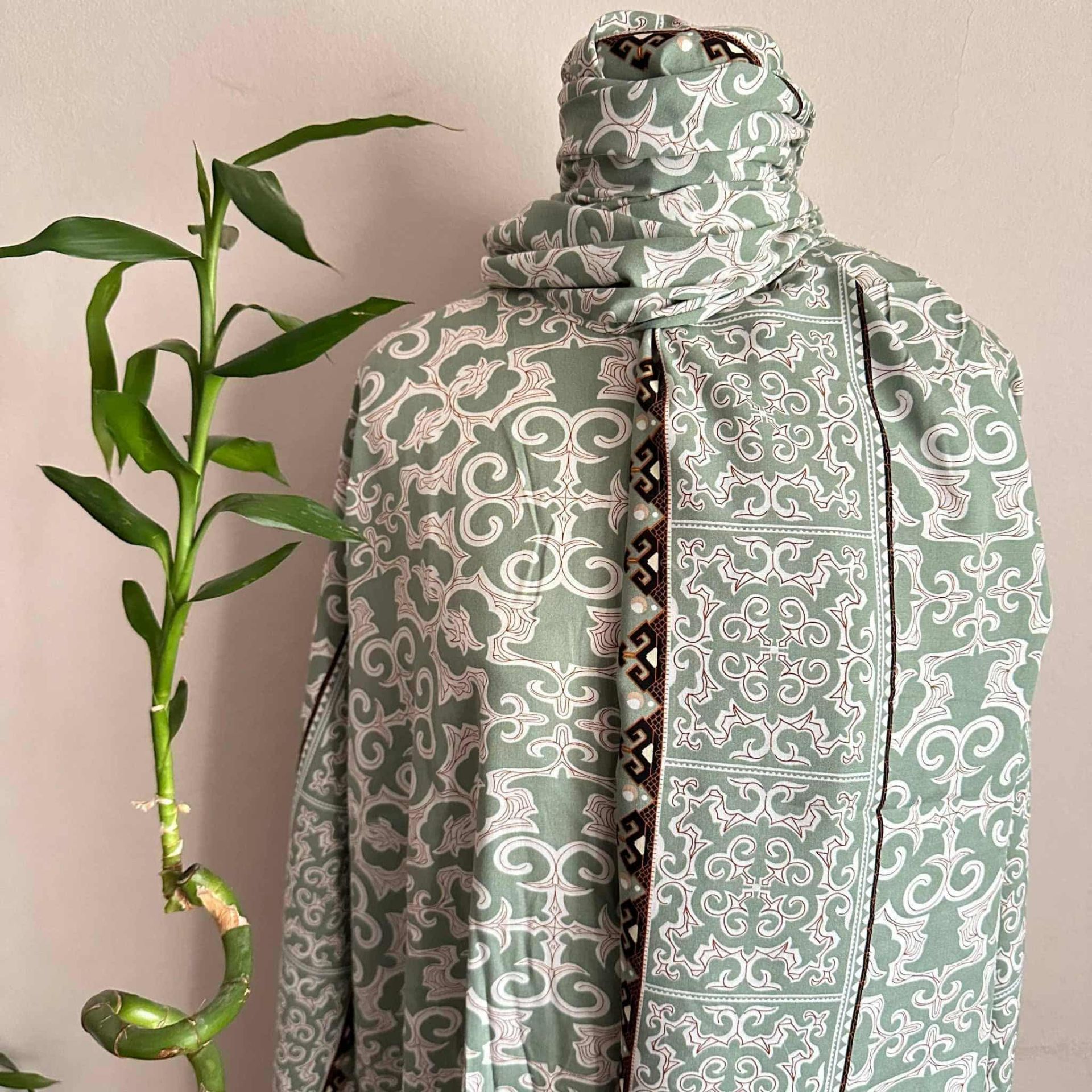 Patterned Open Abaya