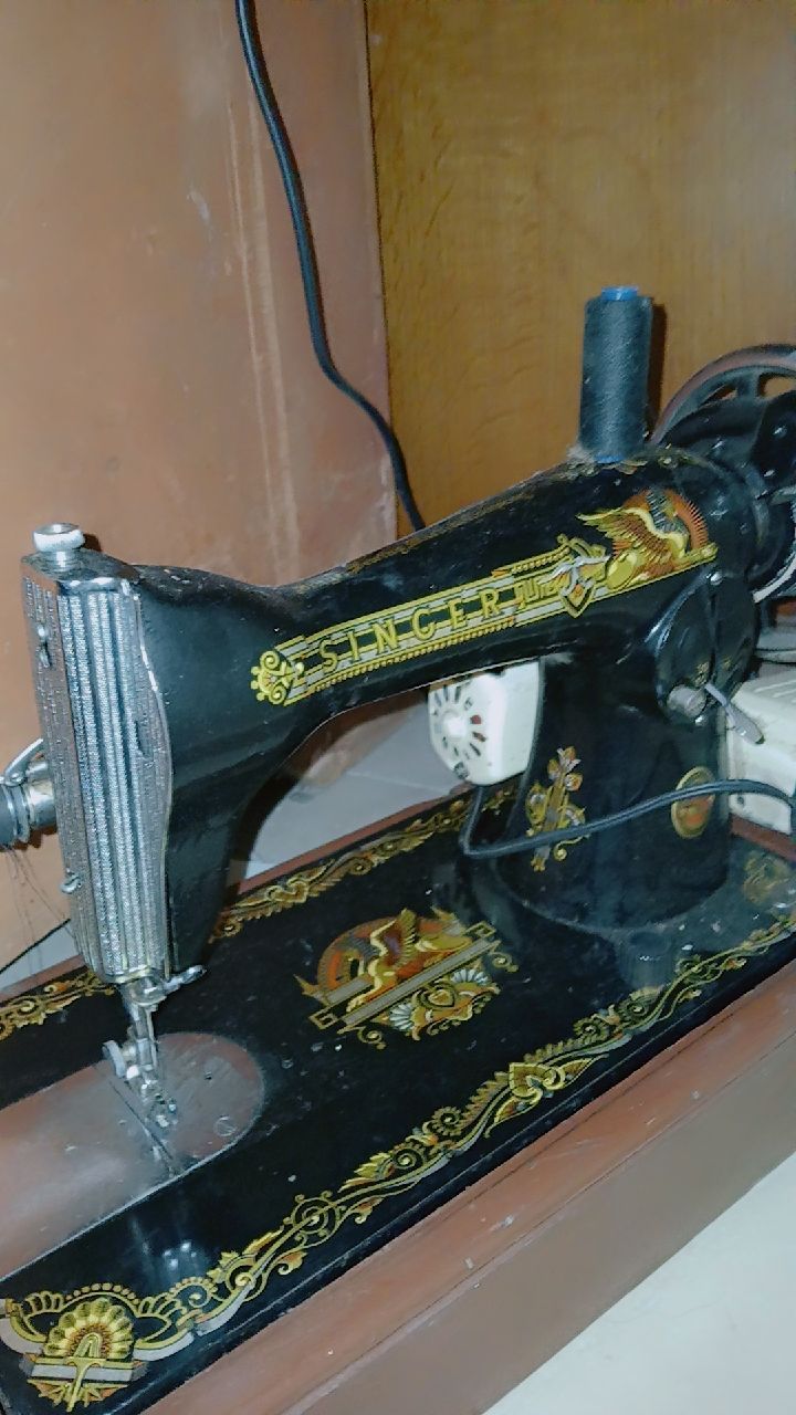 Vintage Singer Sewing Machine