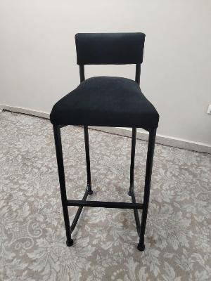 كرسي بار أسود