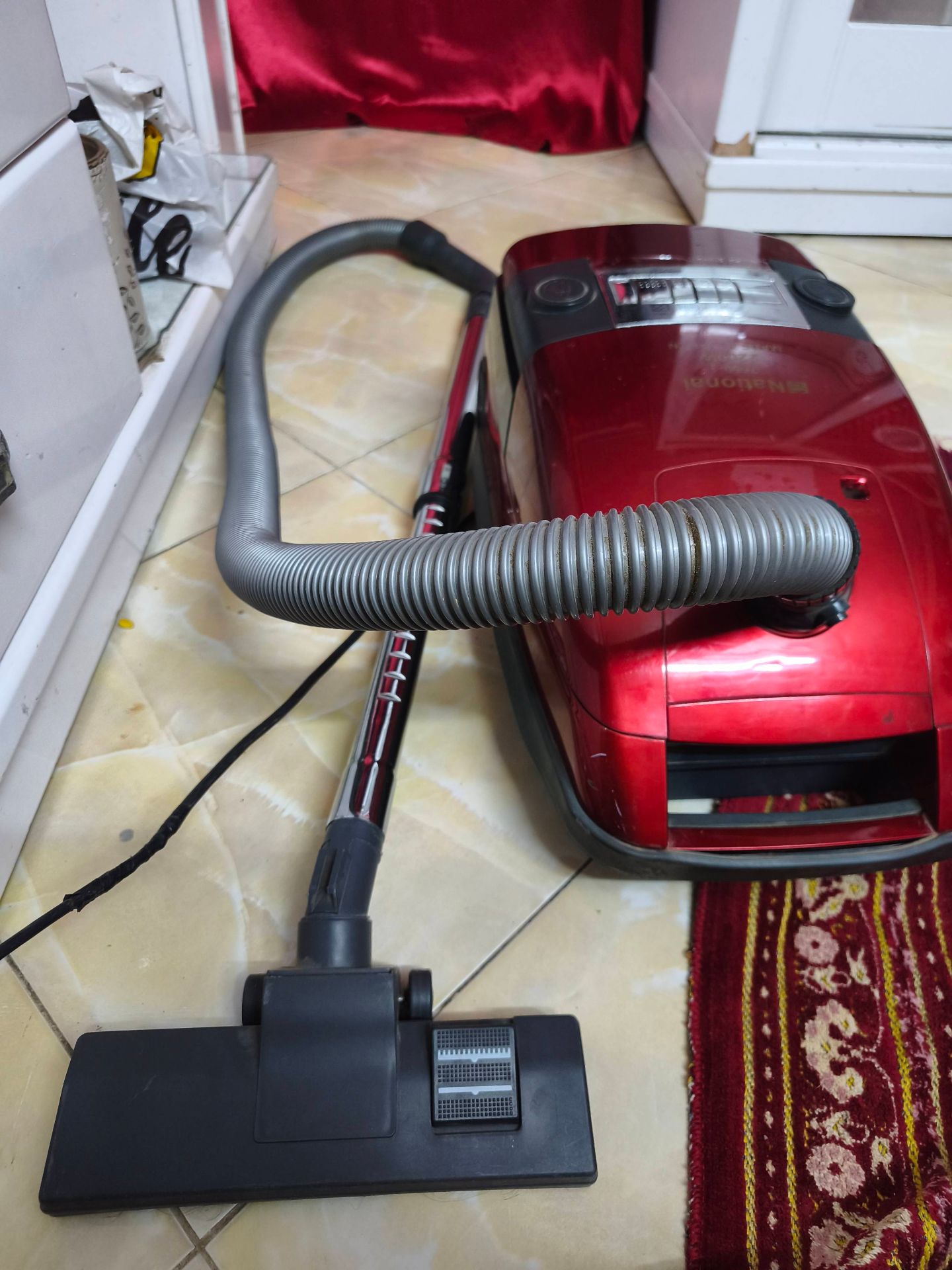 مكنسه كهربائيه