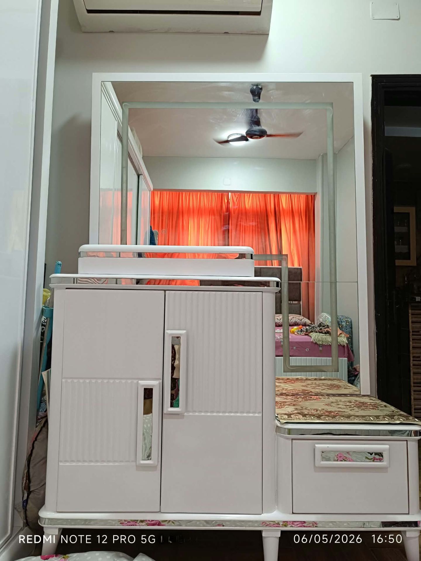اثاث منزلي (تسريحة)