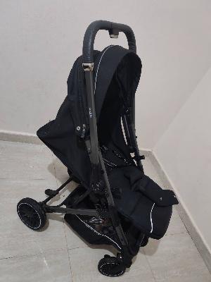 عربة أطفال سوداء Kiddie