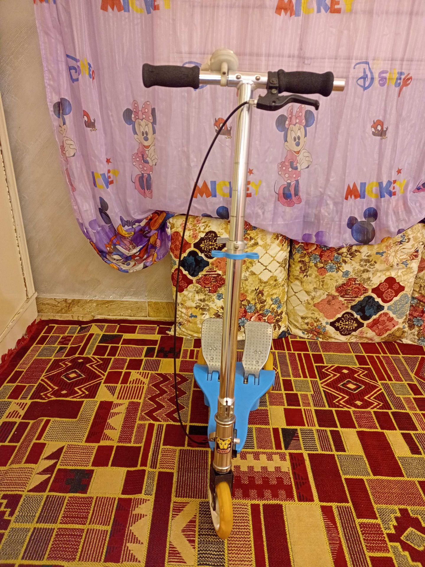 دراجة سكوتر ثلاثية العجلات