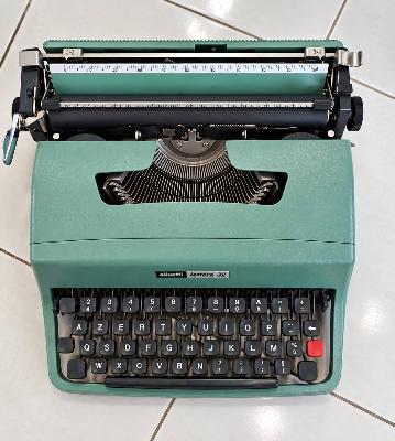 Olivetti Lettera 32 Typewriter