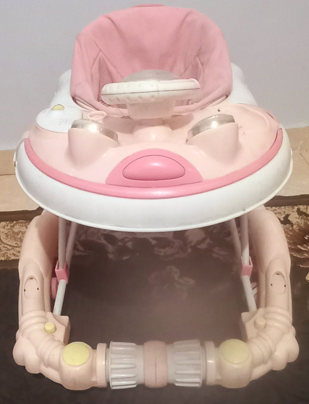 مشاية بيبي وردي وأبيض