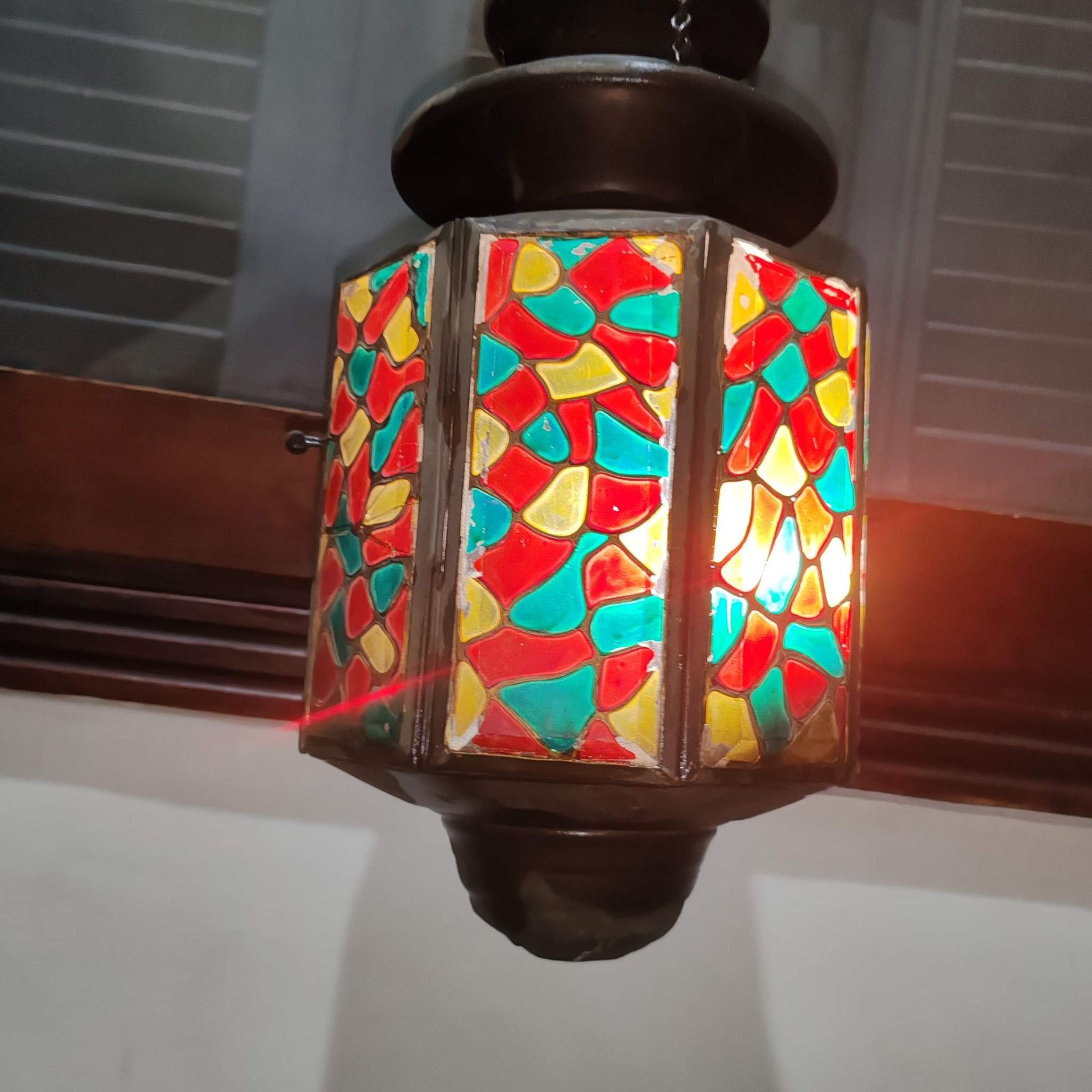 مصباح فانوس ملون معلق