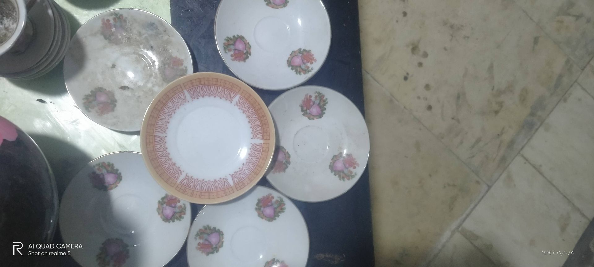 طقم أطباق سيراميك بزخارف