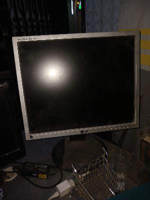 شاشة عرض LG مستعملة