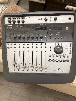 Digidesign control surface 003