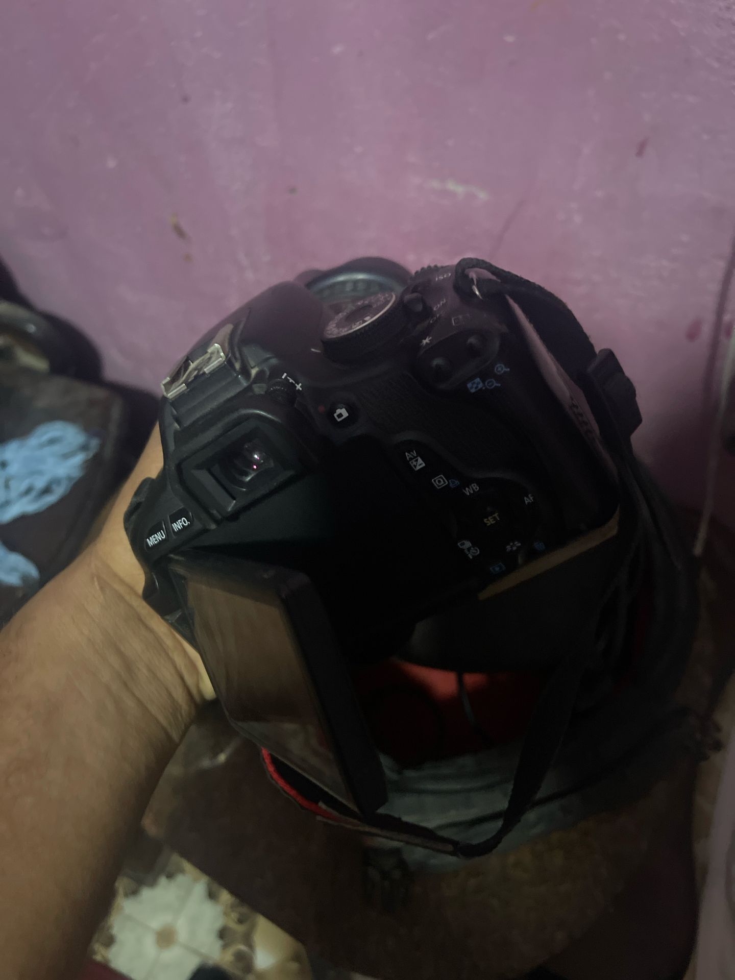 كاميرا رقمية DSLR سوداء