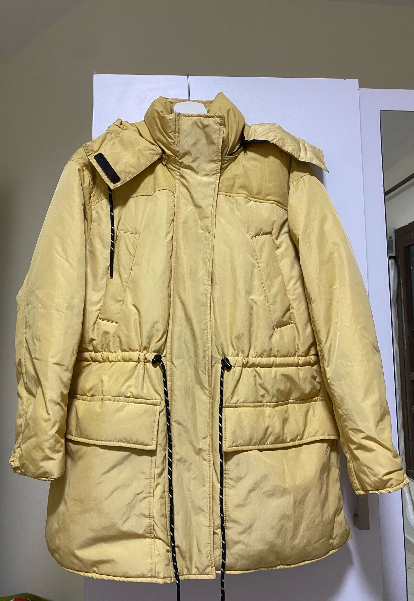 PULL&BEAR معطف شتوي أصفر