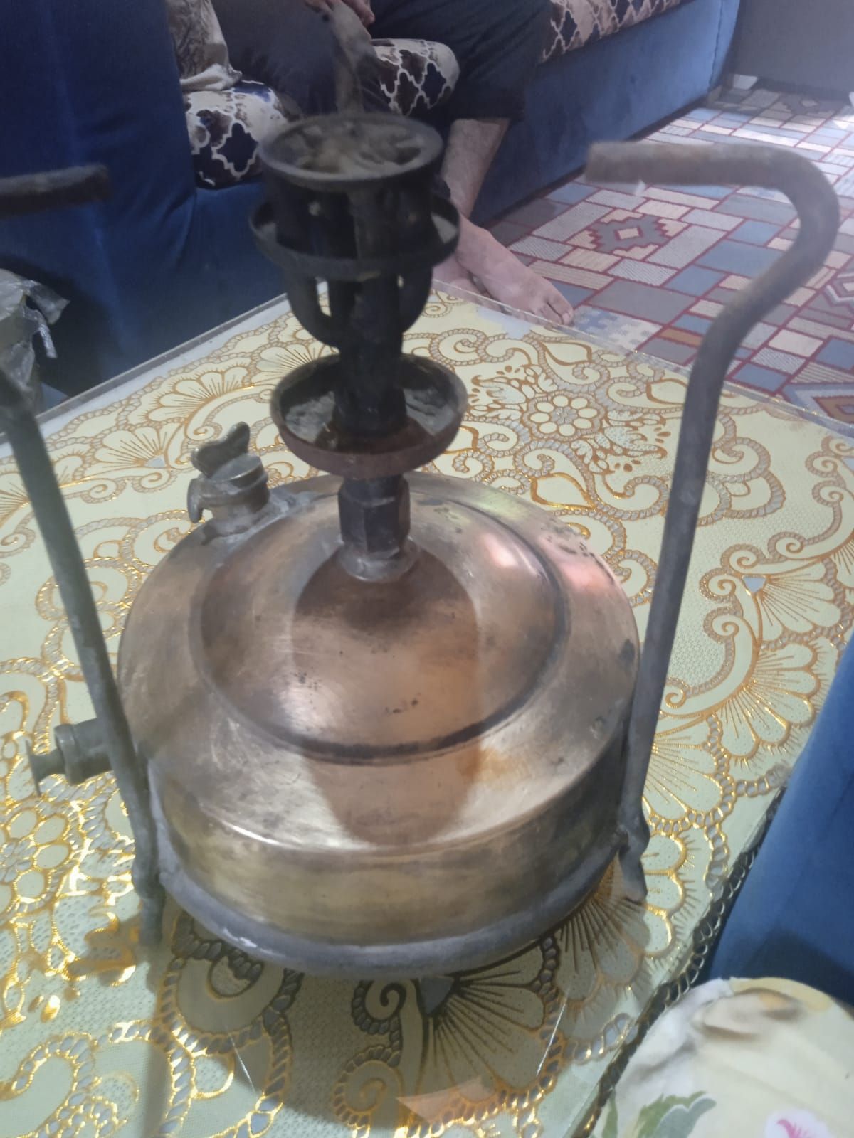 مصباح زيت معدني قديم
