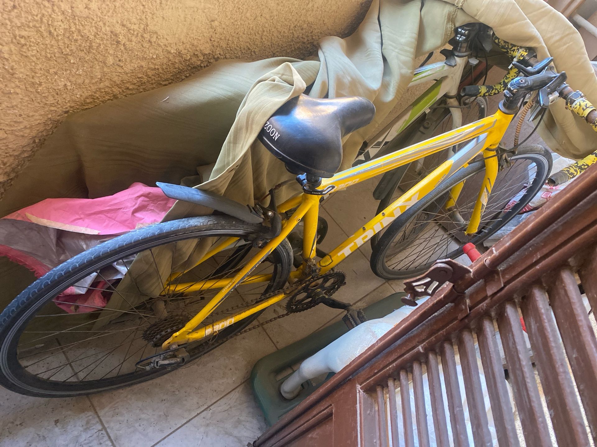 Yellow Road Bike TRINX R300